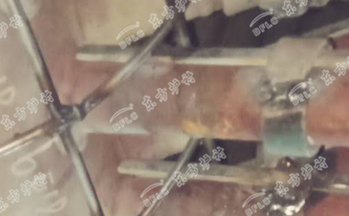 預熱器的腐蝕與積灰是如何形成的？對澆注料有什么危害？